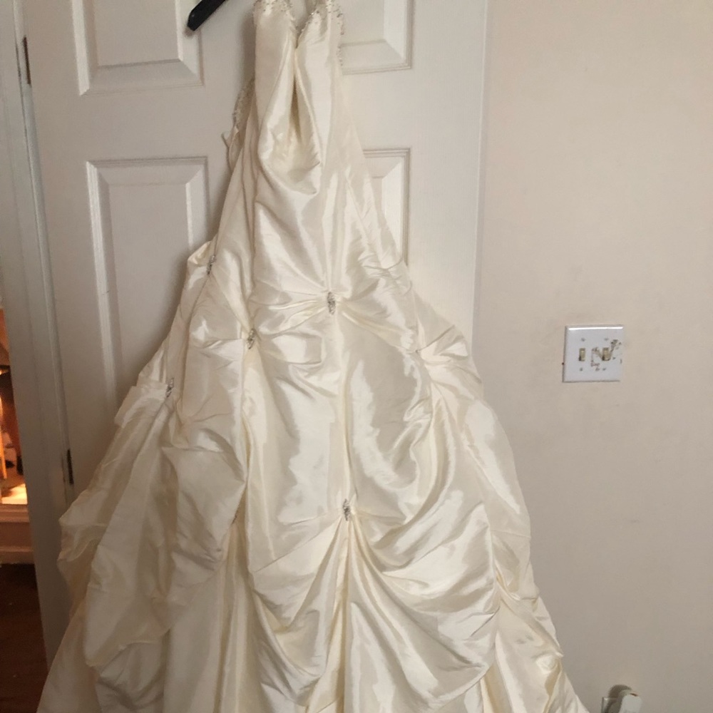 Sweetheart neckline wedding dress